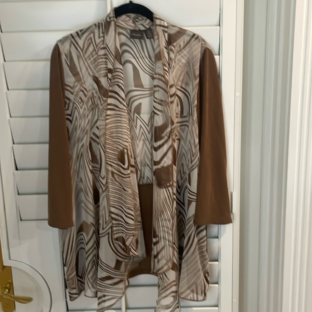 Chicos Medium Beige Light Weight Travelers Jacket Size 2 same as 12/14.
